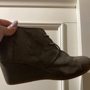 Tom’s women’s wages